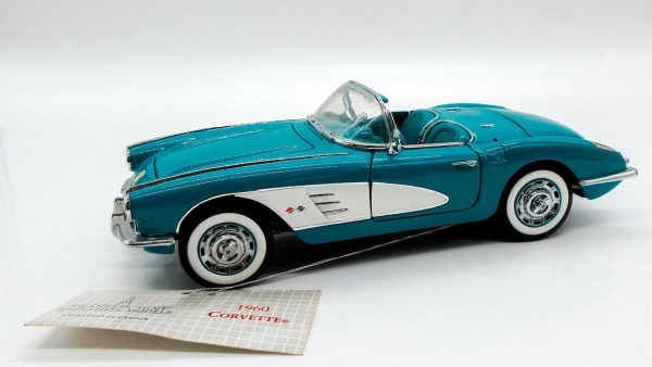 Franklin Mint Chevrolet Corvette Convertible 1960 DieCast Model in original box (7518)